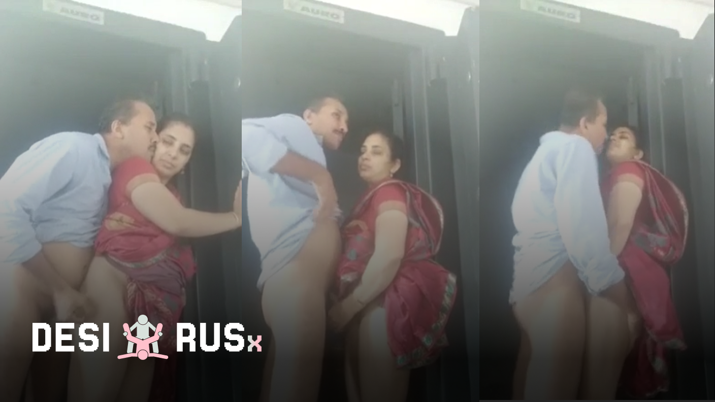 Bank Ke Corner Mein Akele Couple Ka Risky Romance – Desirusx